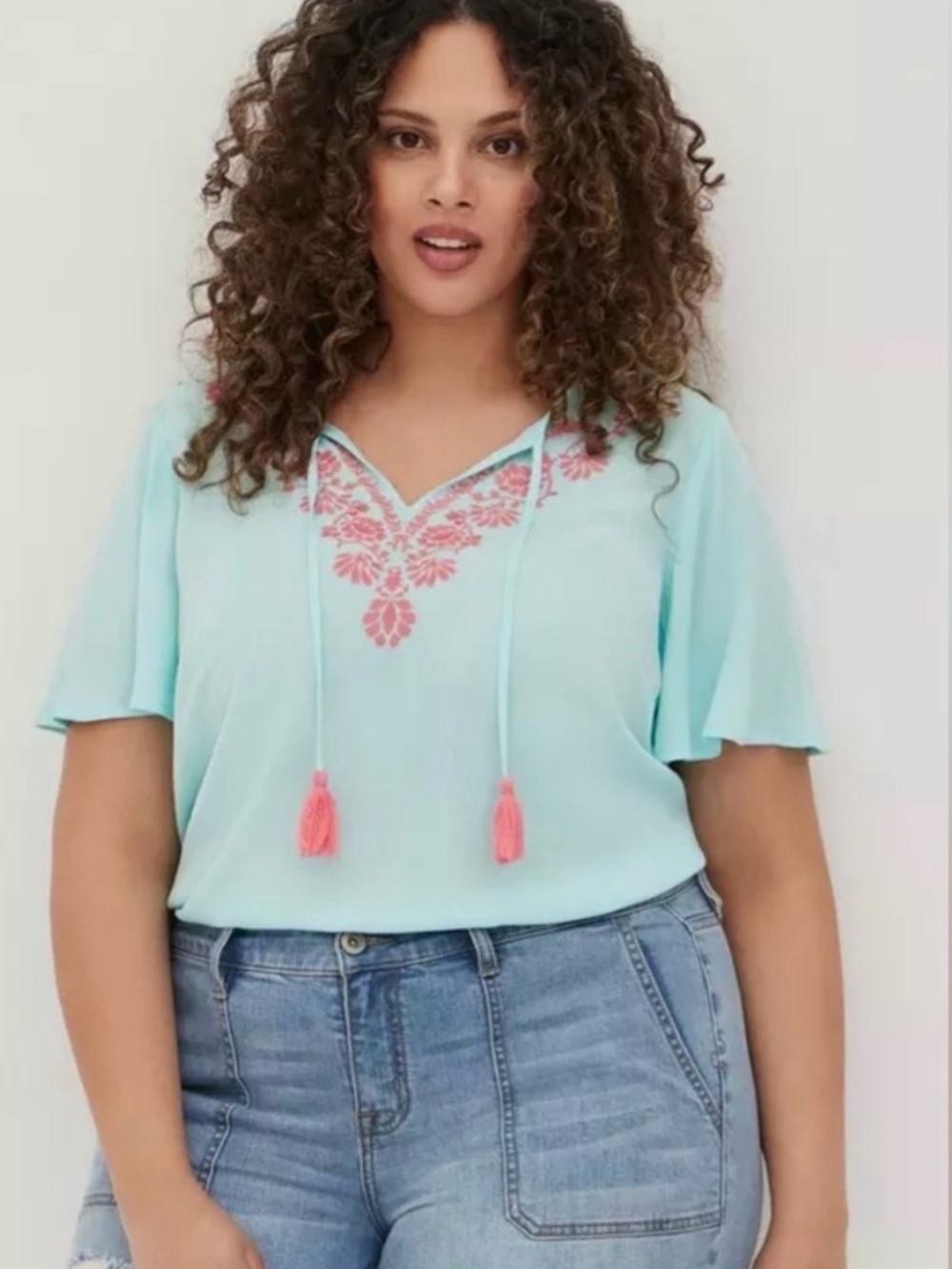 Torrid Embroidered Crinkle Gauze Top
Size 1X Light Blue